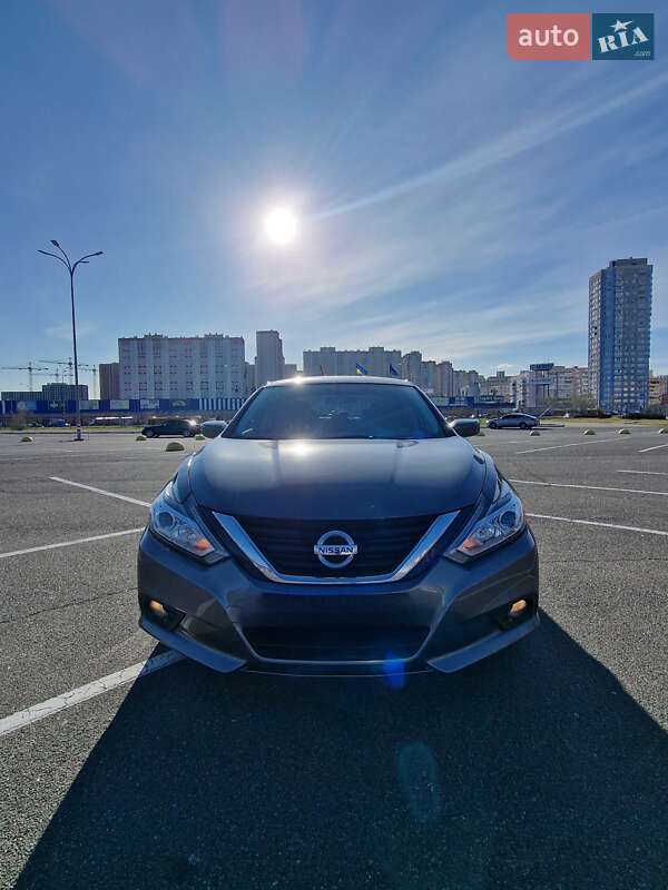 Седан Nissan Altima 2018 в Києві
