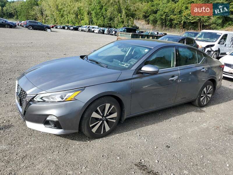 Nissan Altima 2020