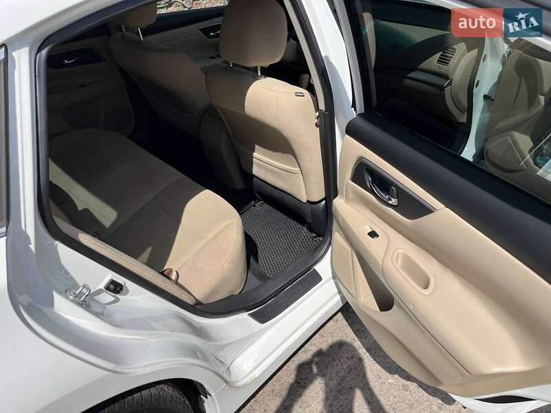 Седан Nissan Altima 2015 в Кропивницькому