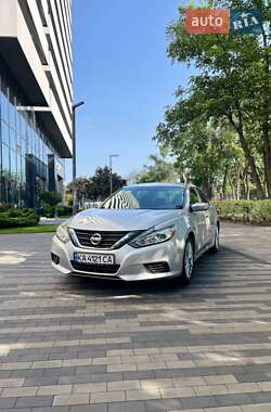Седан Nissan Altima 2016 в Киеве