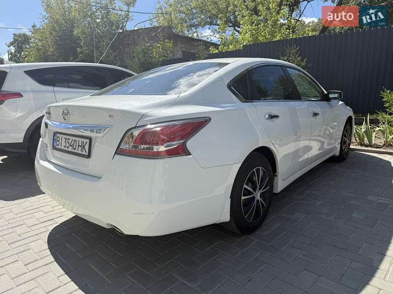 Седан Nissan Altima 2015 в Кропивницькому