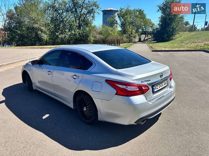 Седан Nissan Altima 2016 в Кривому Розі