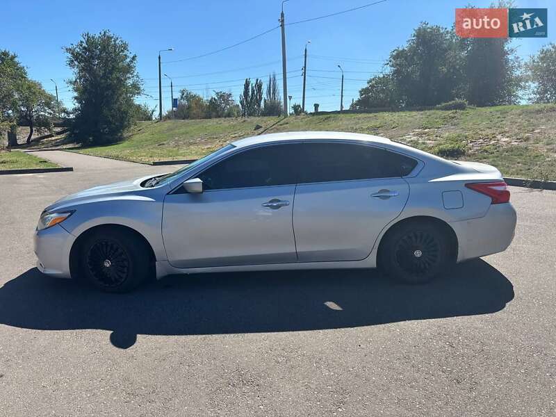 Седан Nissan Altima 2016 в Кривому Розі