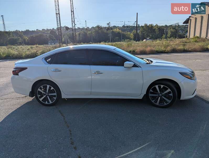 Седан Nissan Altima 2017 в Харкові