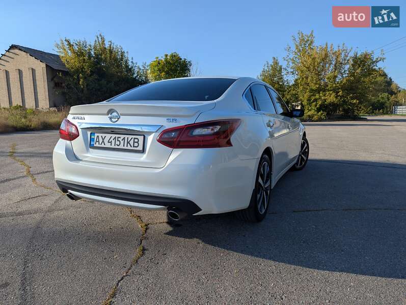 Седан Nissan Altima 2017 в Харкові