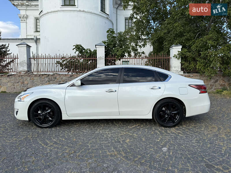 Седан Nissan Altima 2015 в Киеве