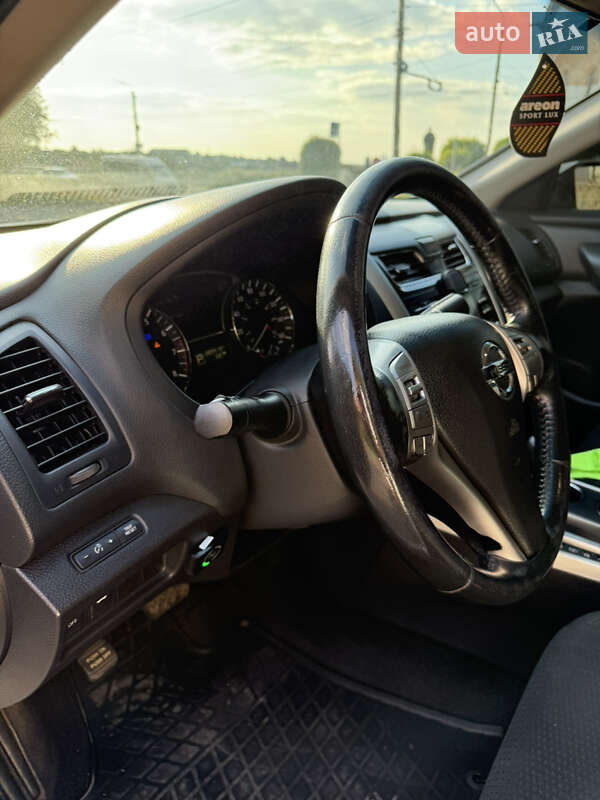 Седан Nissan Altima 2015 в Киеве