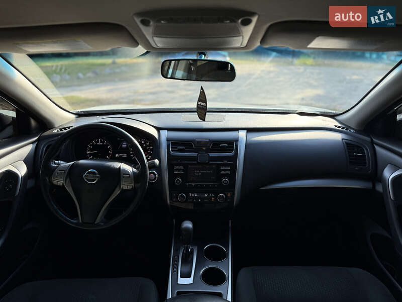 Седан Nissan Altima 2015 в Киеве