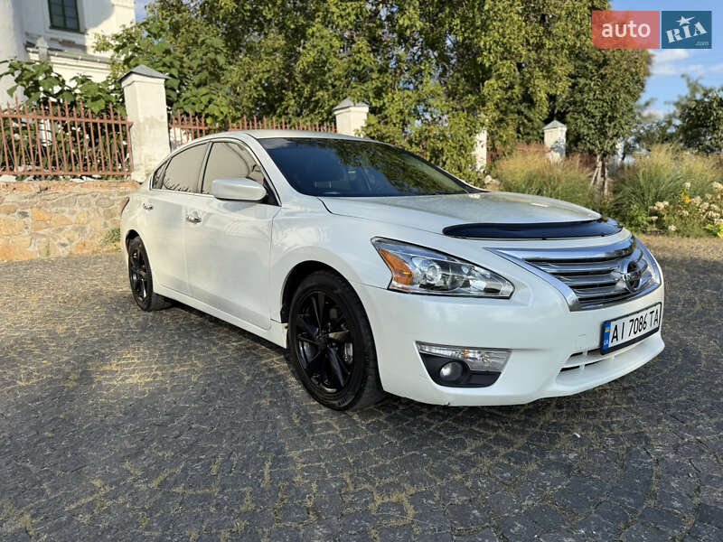 Седан Nissan Altima 2015 в Киеве