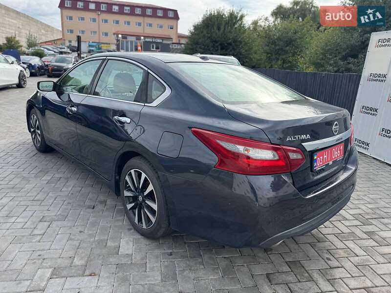 Седан Nissan Altima 2018 в Луцьку