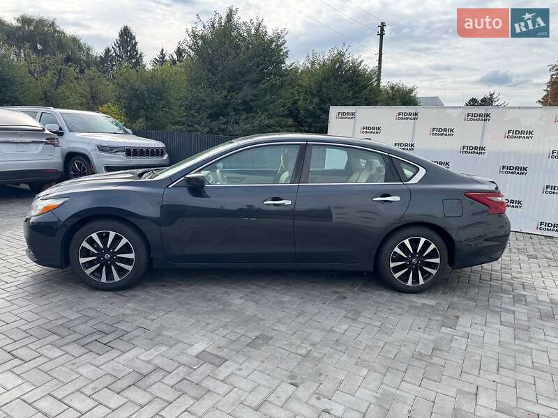 Седан Nissan Altima 2018 в Луцьку