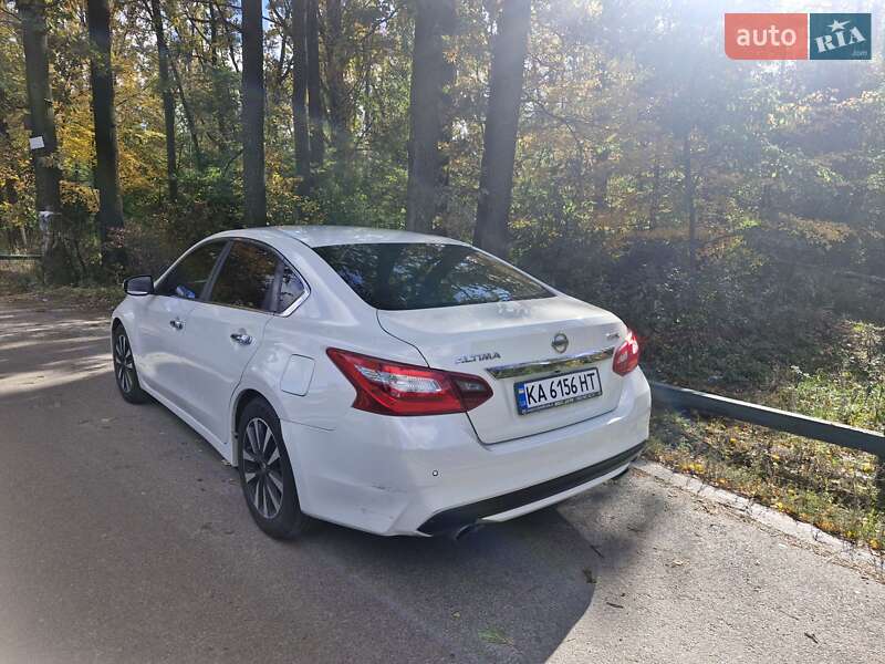 Седан Nissan Altima 2018 в Києві