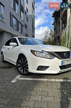 Седан Nissan Altima 2017 в Хмельницком