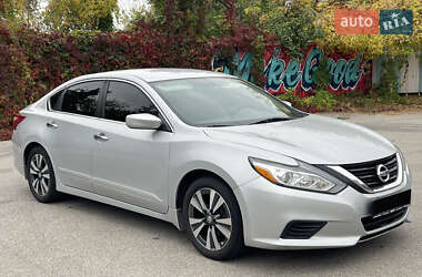 Седан Nissan Altima 2016 в 