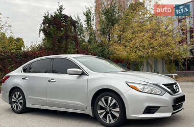 Седан Nissan Altima 2016 в 