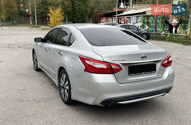 Седан Nissan Altima 2016 в 