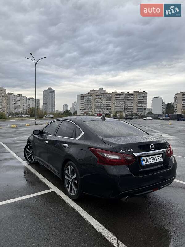 Седан Nissan Altima 2017 в Киеве