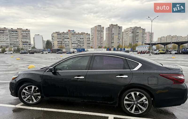 Седан Nissan Altima 2017 в Киеве