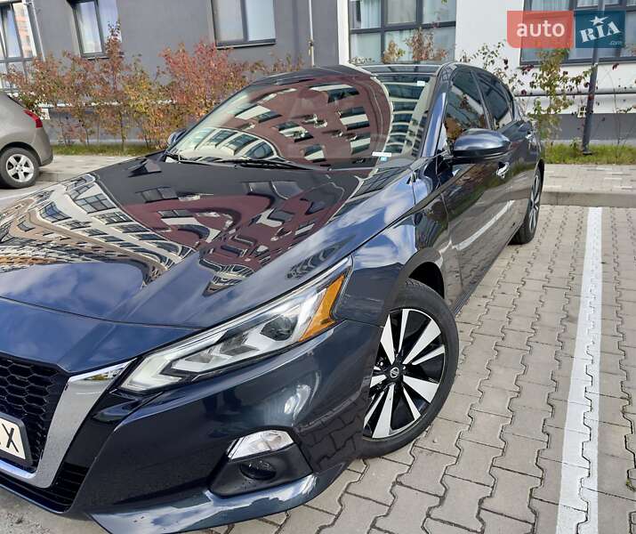Седан Nissan Altima 2019 в Рівному