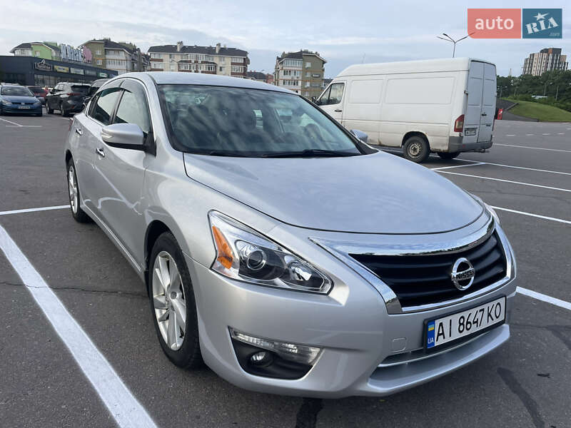 Седан Nissan Altima 2013 в Киеве