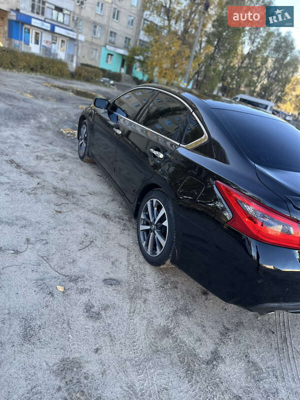 Седан Nissan Altima 2016 в Каменском
