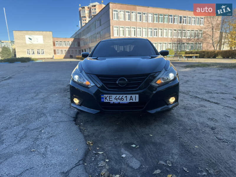 Седан Nissan Altima 2016 в Каменском