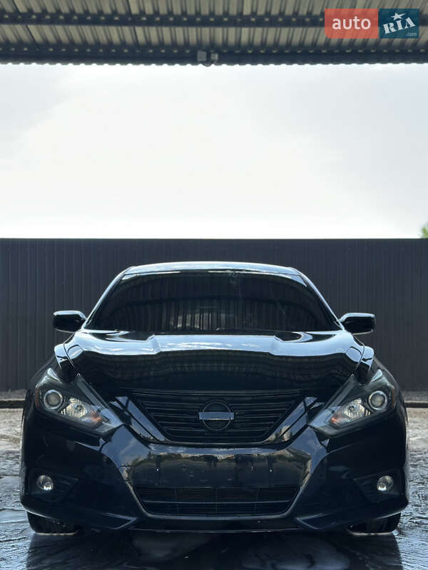 Седан Nissan Altima 2016 в Каменском