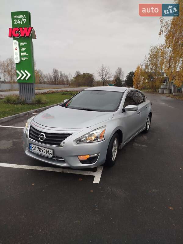 Седан Nissan Altima 2015 в Бучі