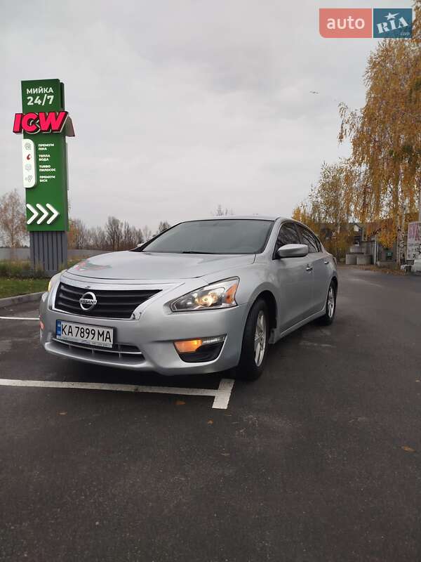 Седан Nissan Altima 2015 в Бучі