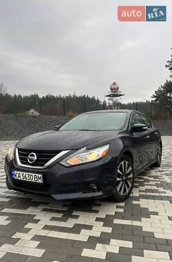 Седан Nissan Altima 2016 в Львове