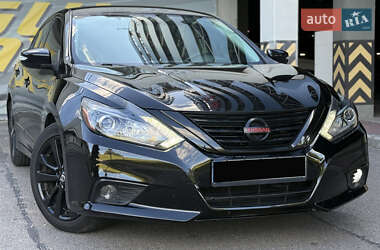 Седан Nissan Altima 2018 в Киеве
