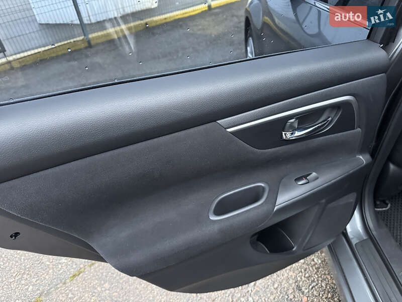 Седан Nissan Altima 2014 в Киеве