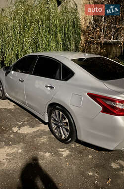 Седан Nissan Altima 2016 в Києві