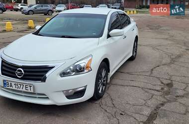 Седан Nissan Altima 2015 в Кропивницком