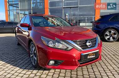 Седан Nissan Altima 2016 в Львові