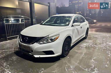 Седан Nissan Altima 2016 в Львове