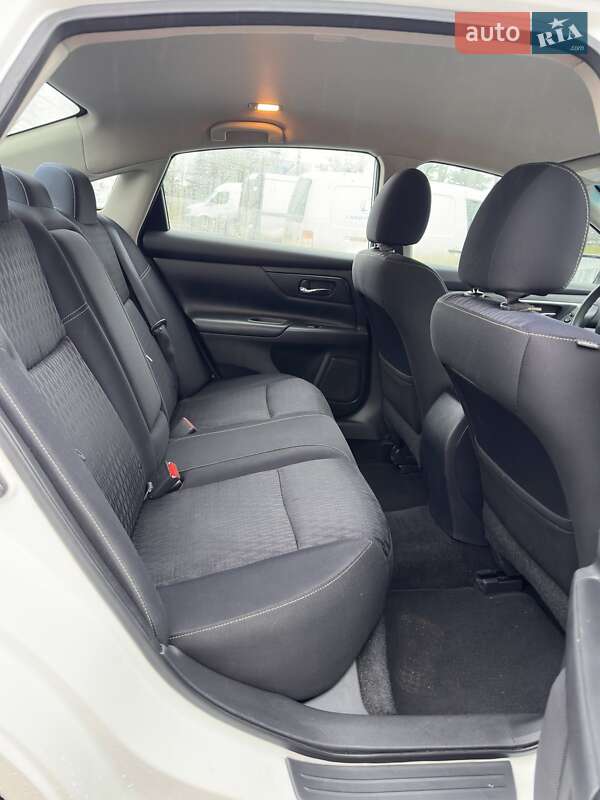 Седан Nissan Altima 2017 в Ровно