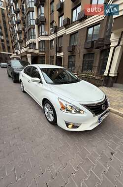 Седан Nissan Altima 2015 в Киеве