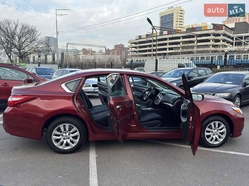Седан Nissan Altima 2015 в Киеве