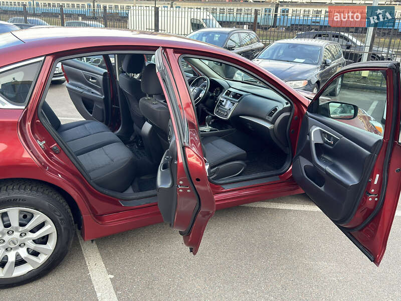 Седан Nissan Altima 2015 в Киеве