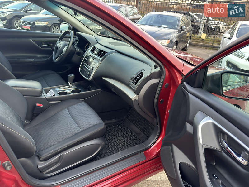 Седан Nissan Altima 2015 в Киеве