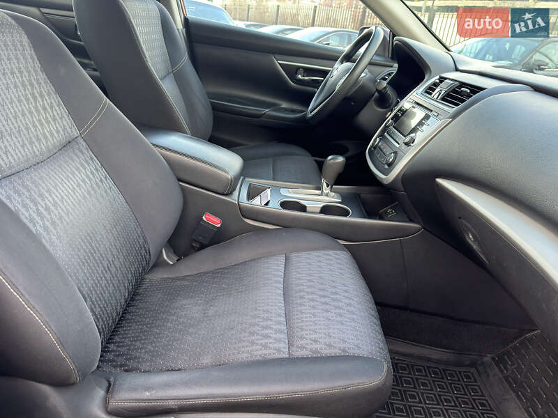 Седан Nissan Altima 2015 в Киеве