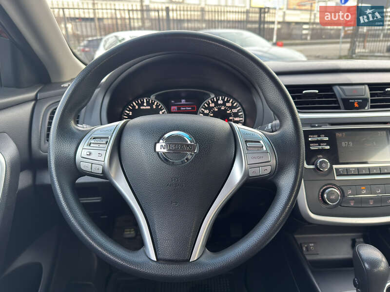 Седан Nissan Altima 2015 в Киеве