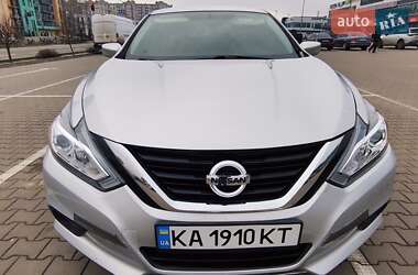 Седан Nissan Altima 2016 в Киеве