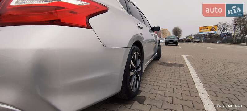 Седан Nissan Altima 2016 в Києві