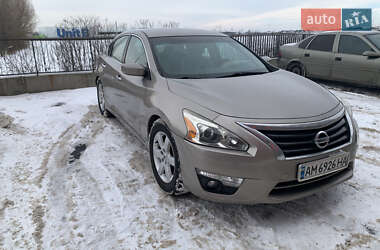 Седан Nissan Altima 2014 в Гатне