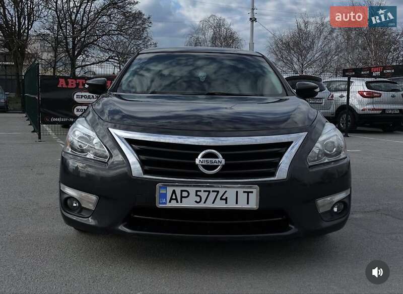 Седан Nissan Altima 2013 в Львове