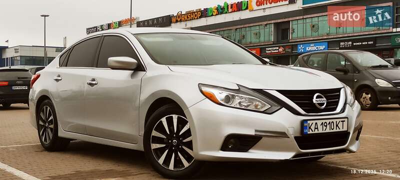 Седан Nissan Altima 2016 в Києві