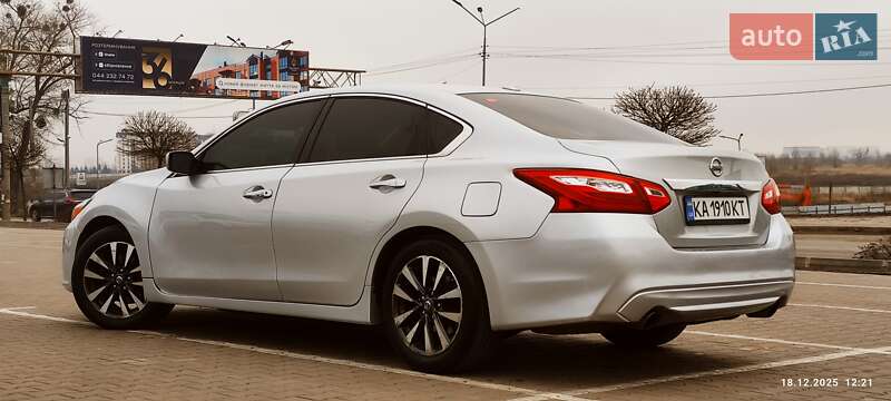 Седан Nissan Altima 2016 в Києві
