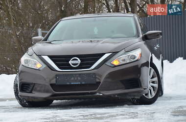 Седан Nissan Altima 2016 в Дрогобичі
